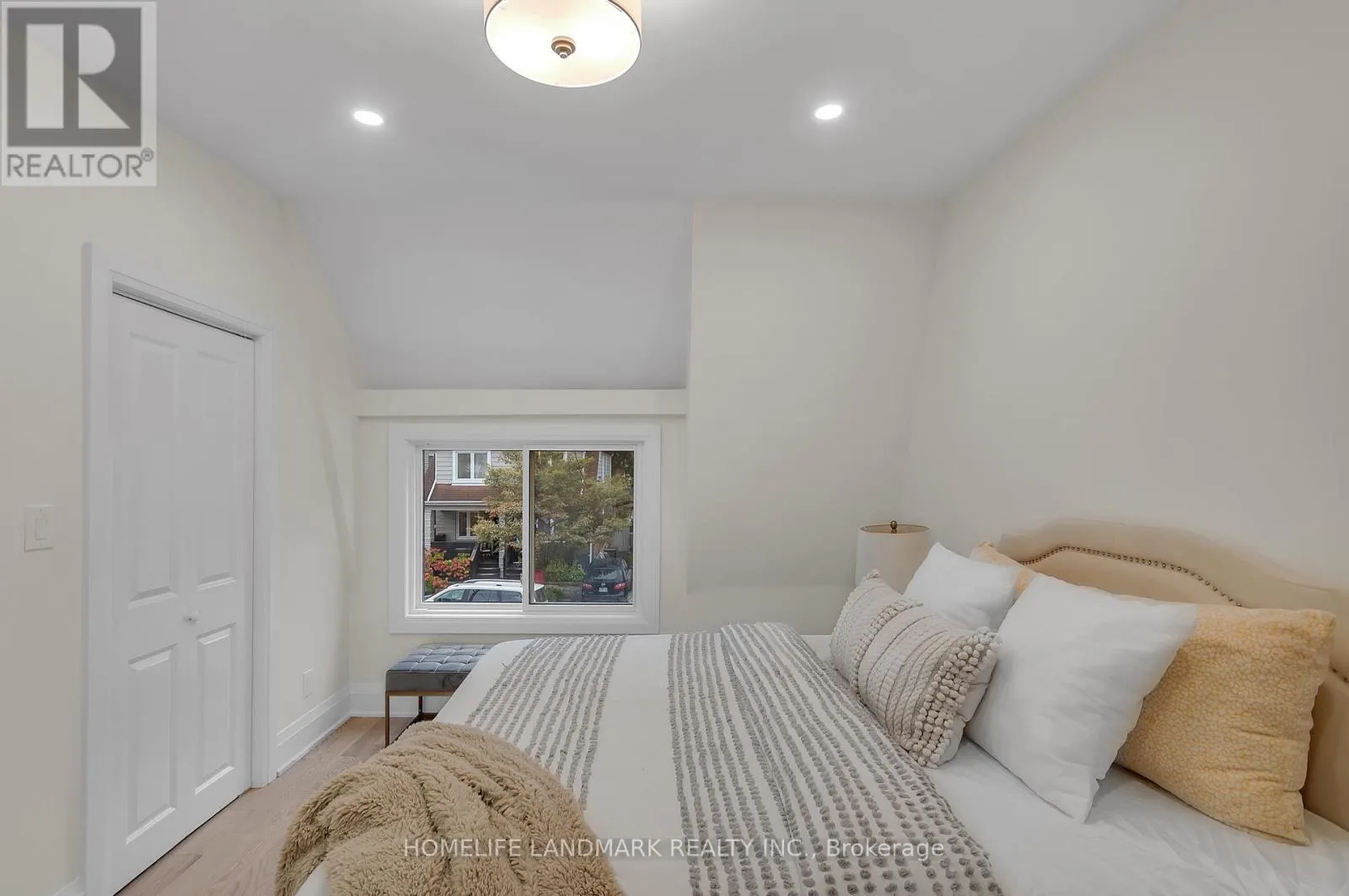 26 QUEENSDALE AVENUE