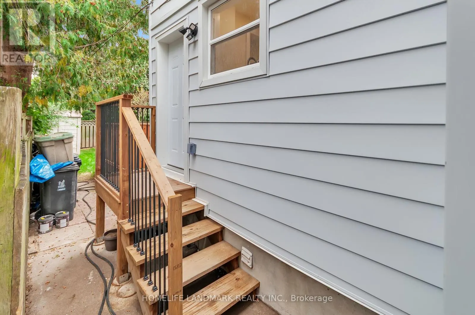 26 QUEENSDALE AVENUE