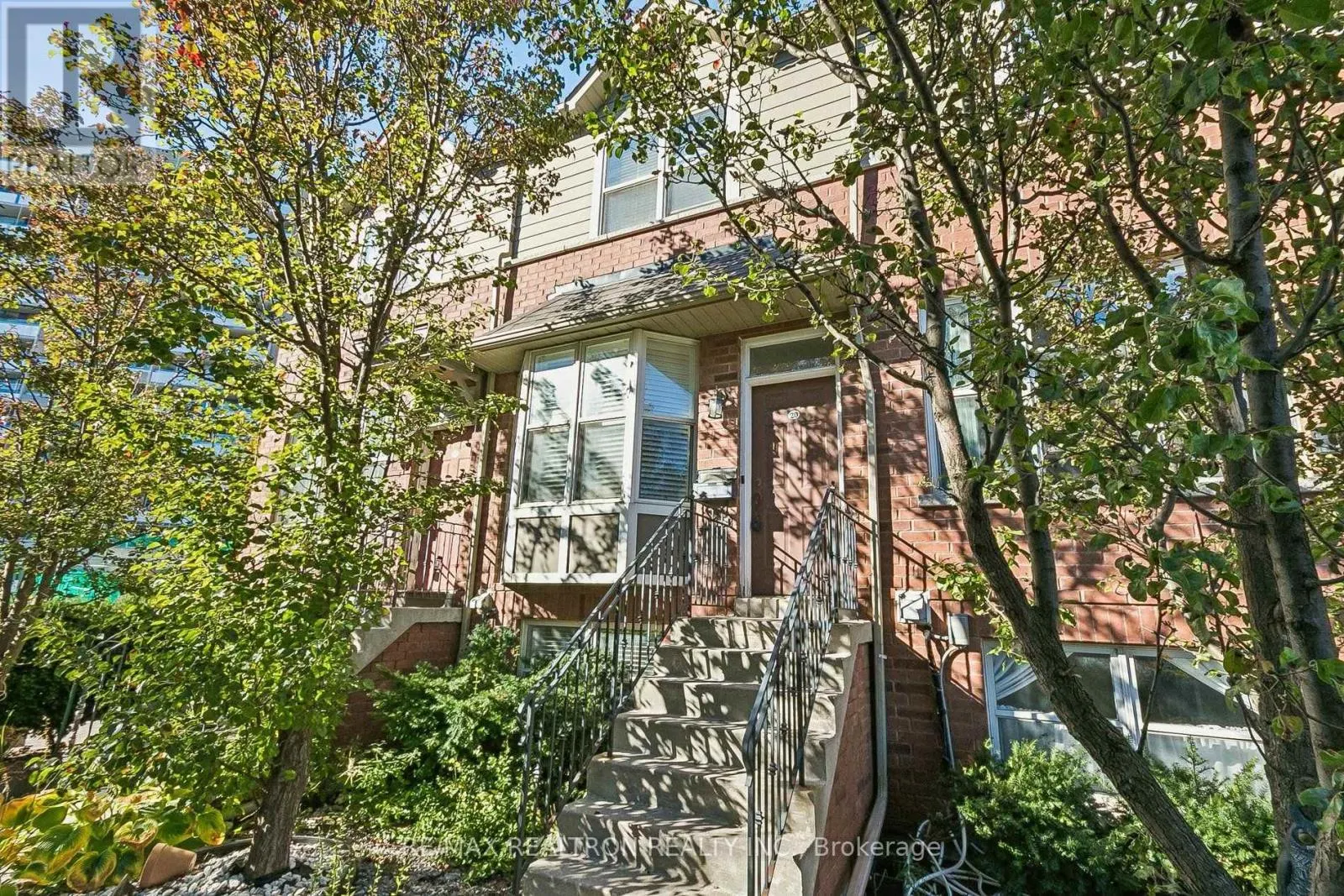 20 FLORIST LANE