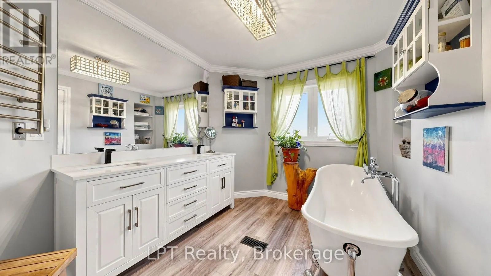 18 TAWN CRESCENT