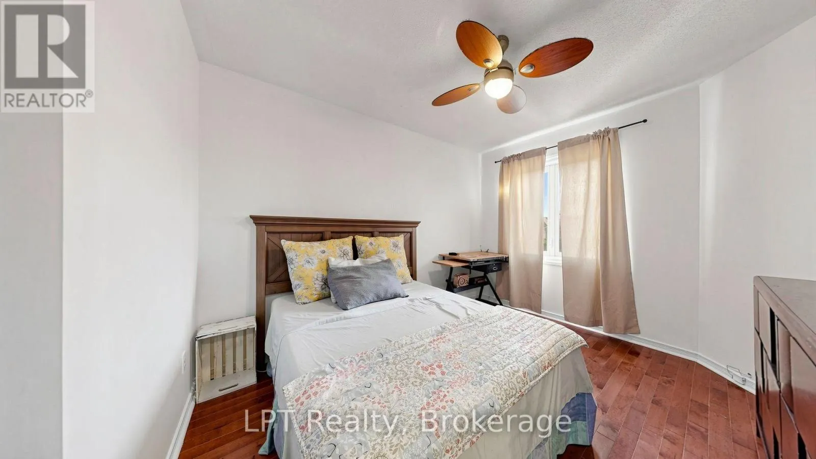 18 TAWN CRESCENT