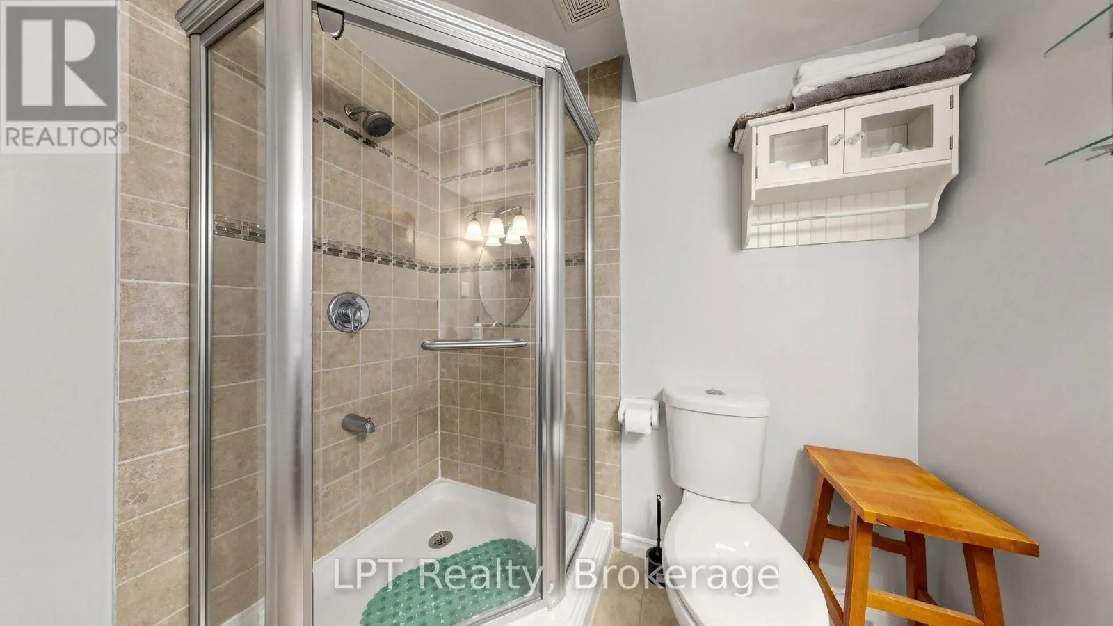 18 TAWN CRESCENT
