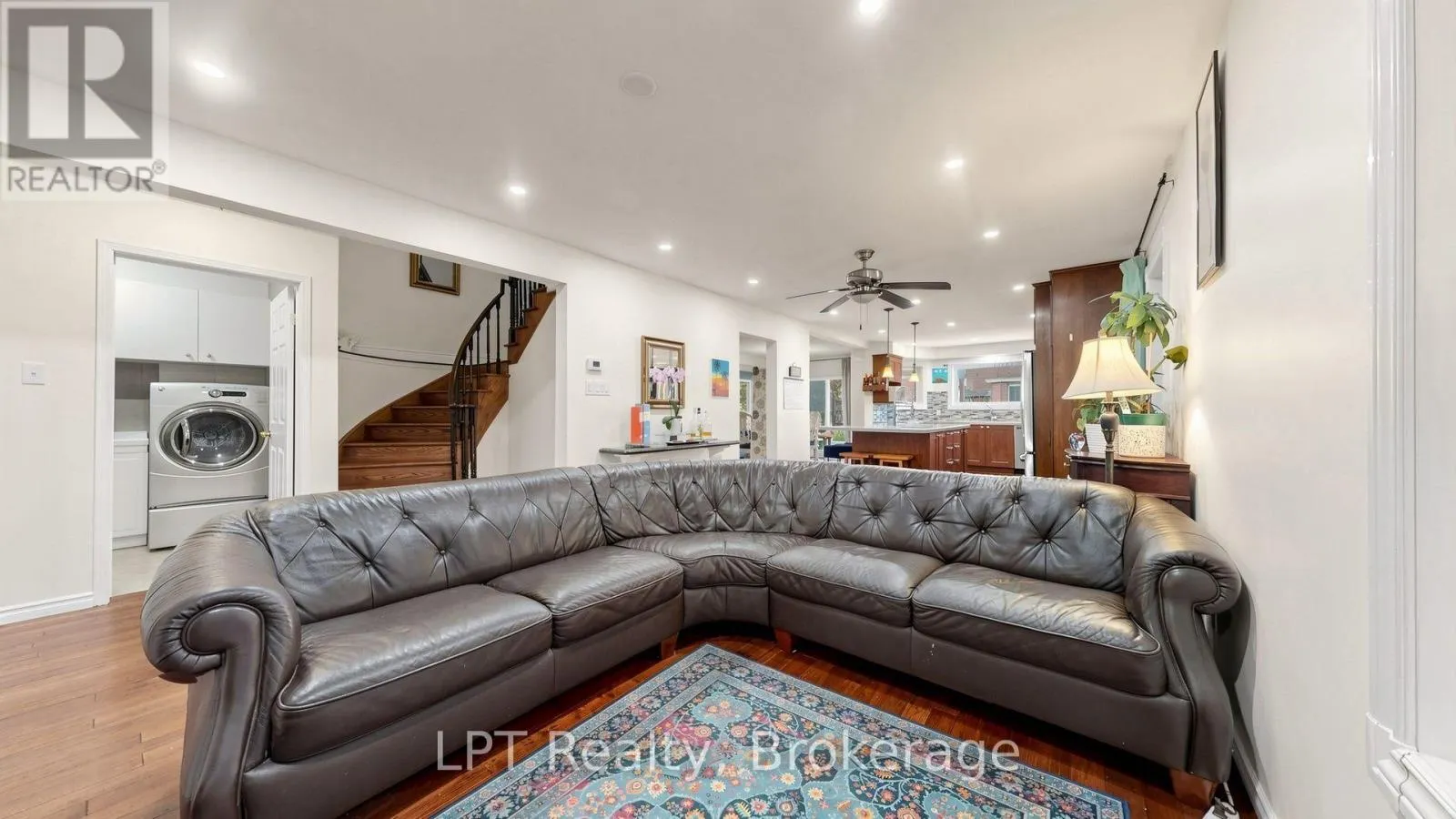 18 TAWN CRESCENT