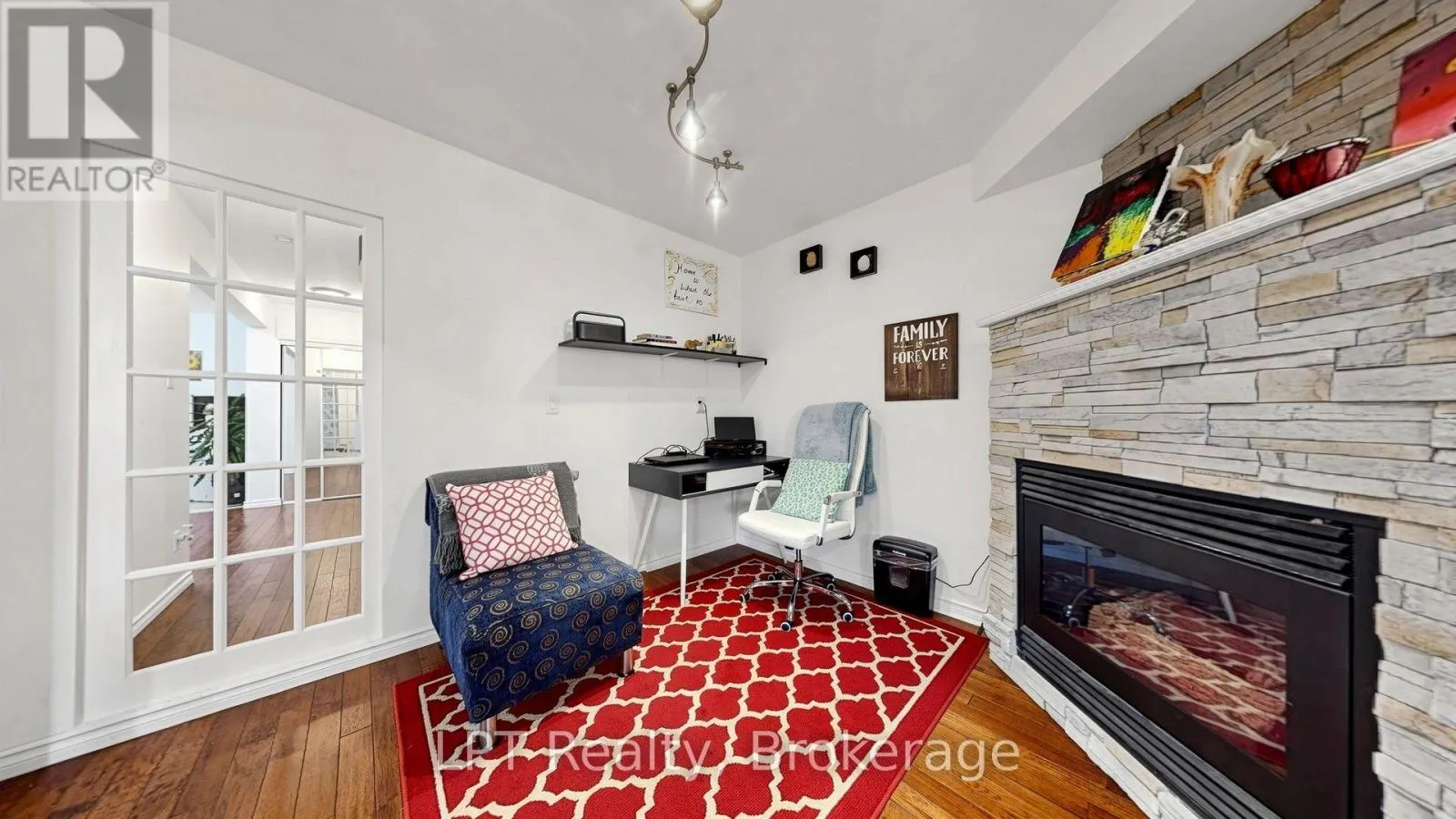18 TAWN CRESCENT