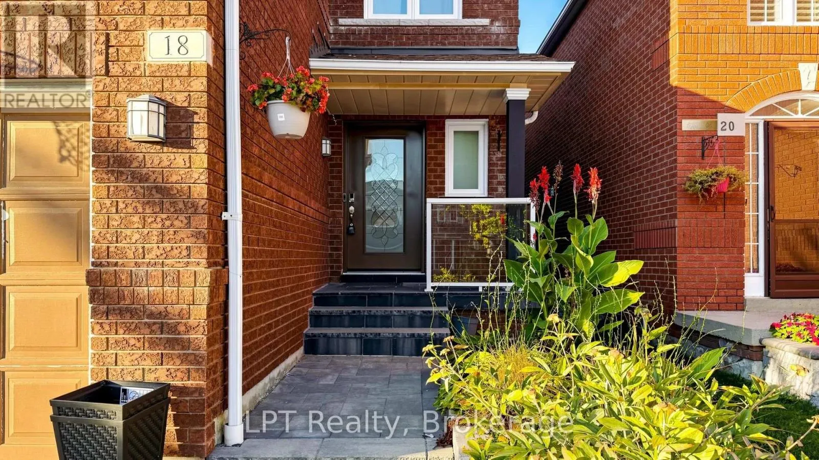 18 TAWN CRESCENT