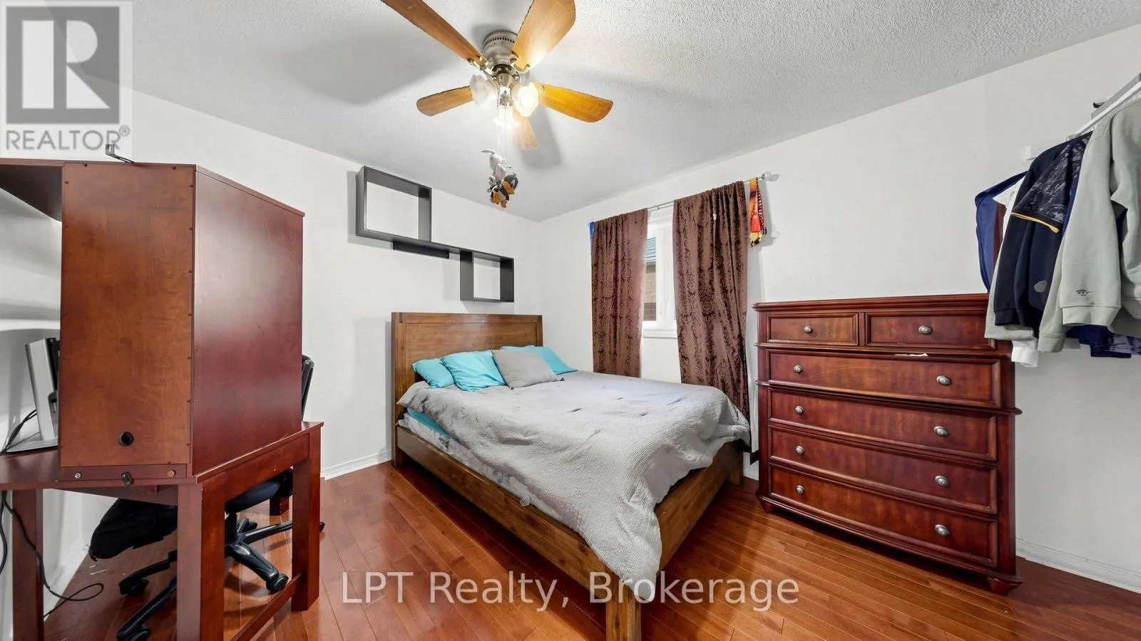 18 TAWN CRESCENT