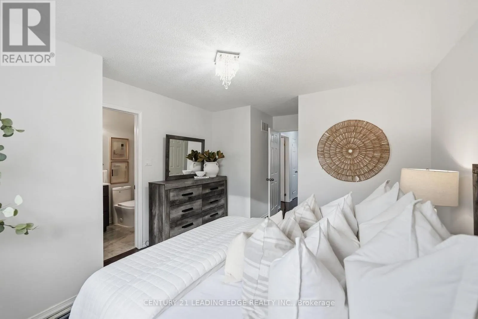 1732 SILVER MAPLE DRIVE