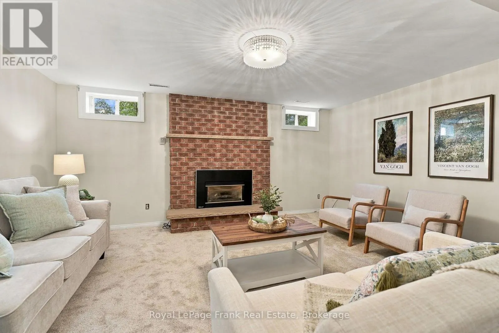 86 CHERRY BLOSSOM CRESCENT
