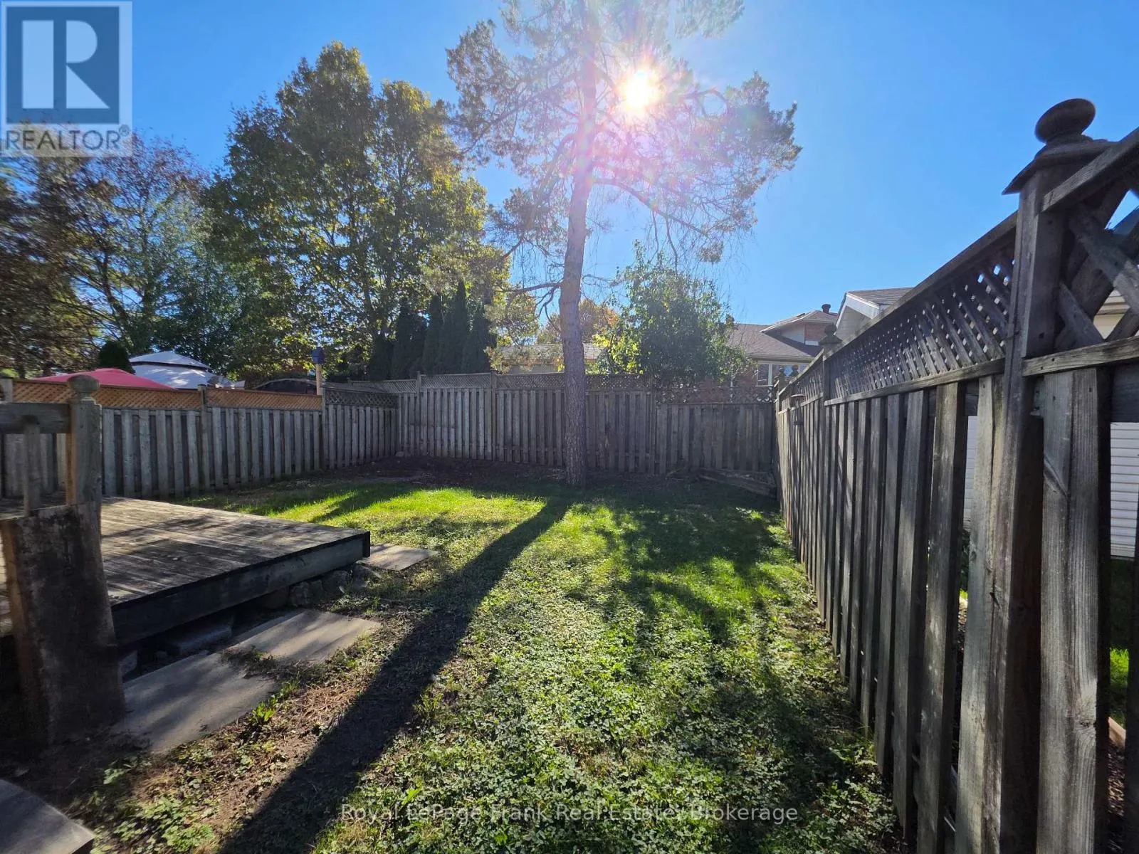 35 KINGSVIEW COURT