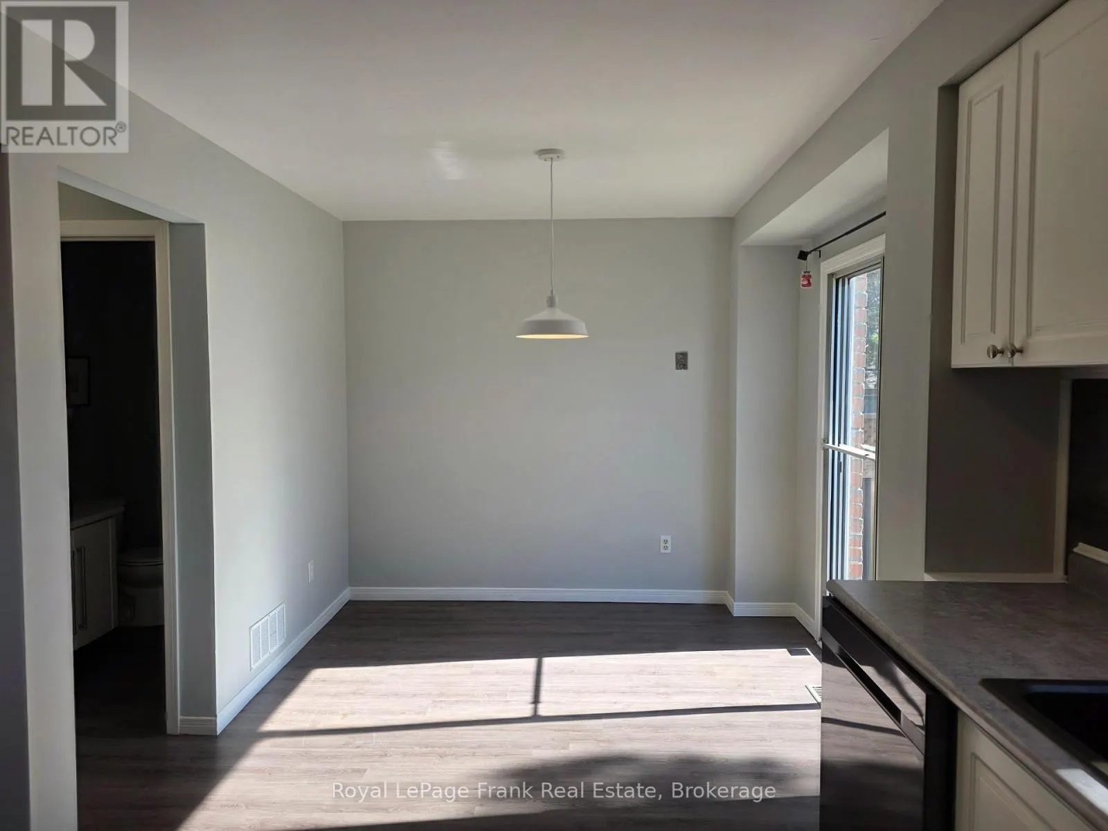 35 KINGSVIEW COURT