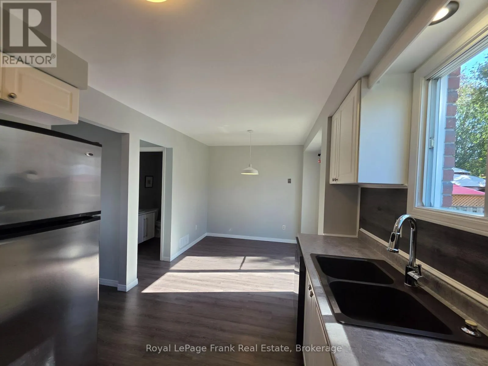 35 KINGSVIEW COURT