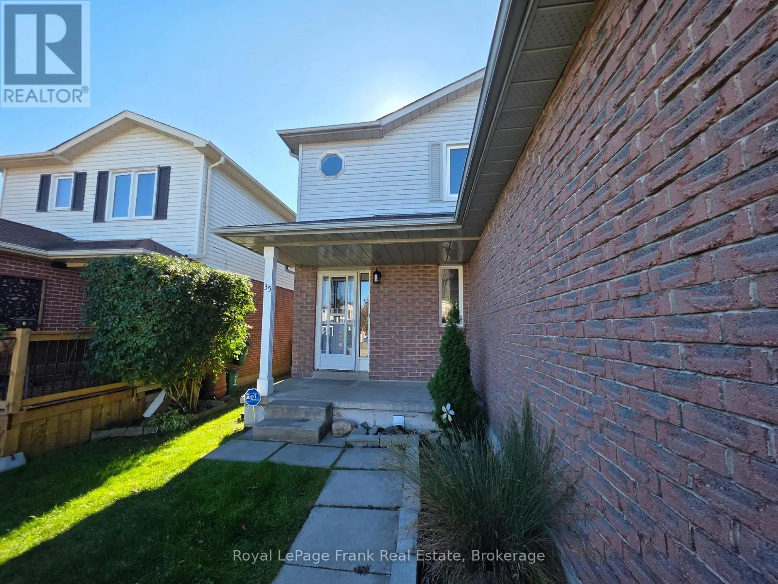 35 KINGSVIEW COURT