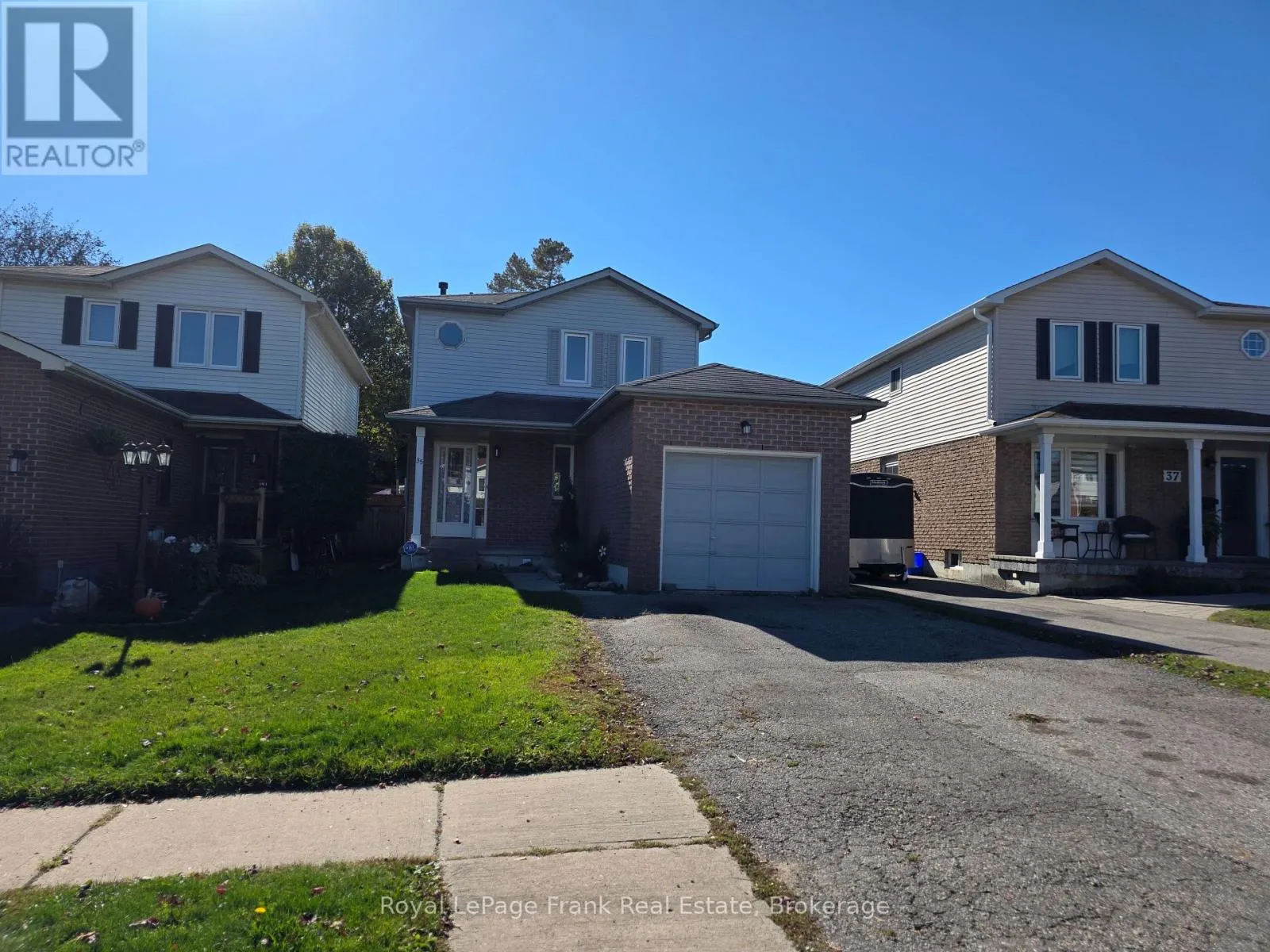 35 KINGSVIEW COURT