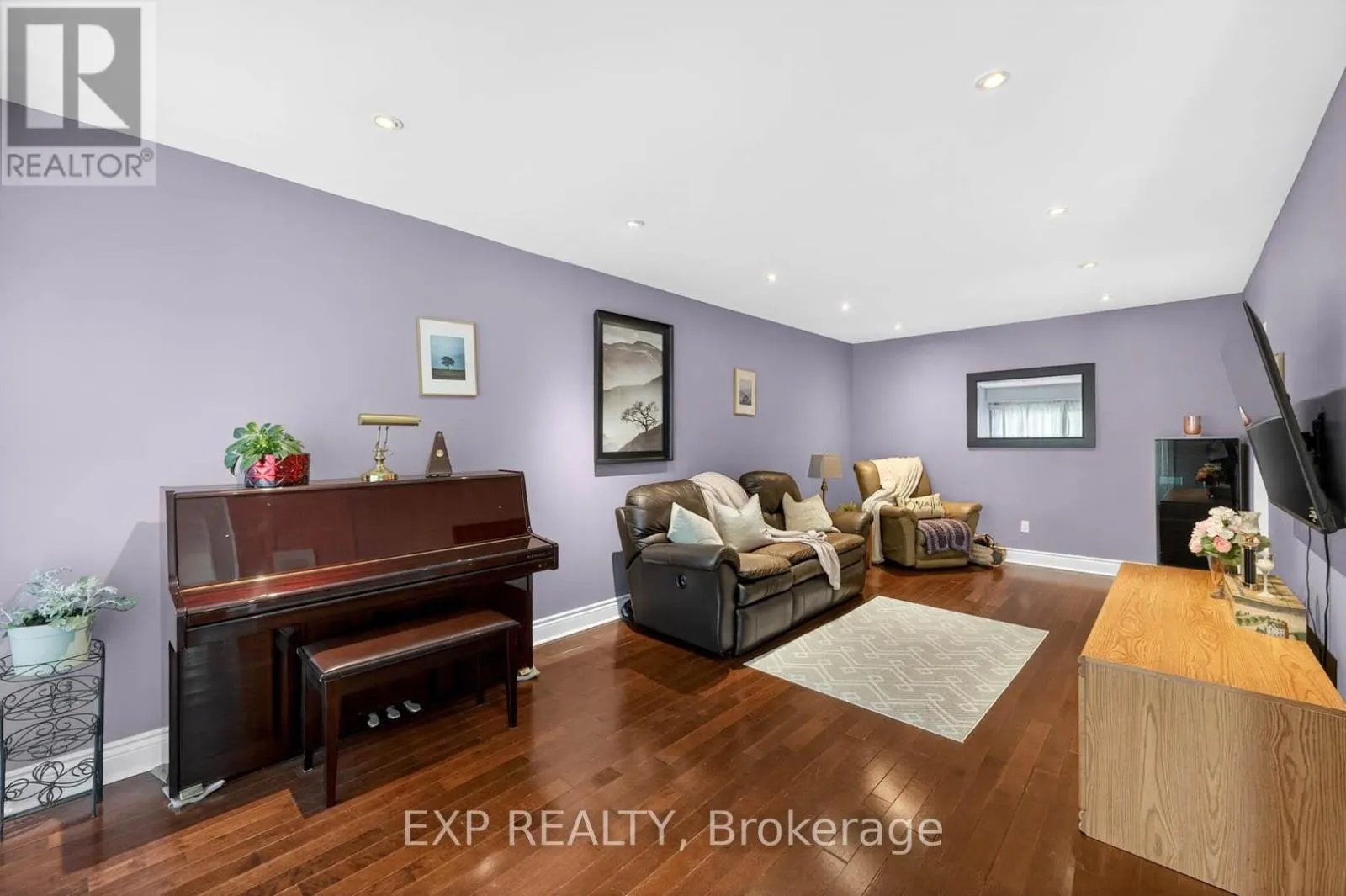 36 - 925 BAYLY STREET