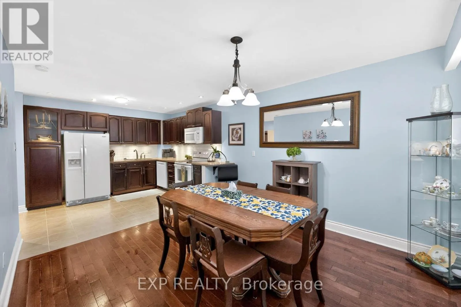 36 - 925 BAYLY STREET