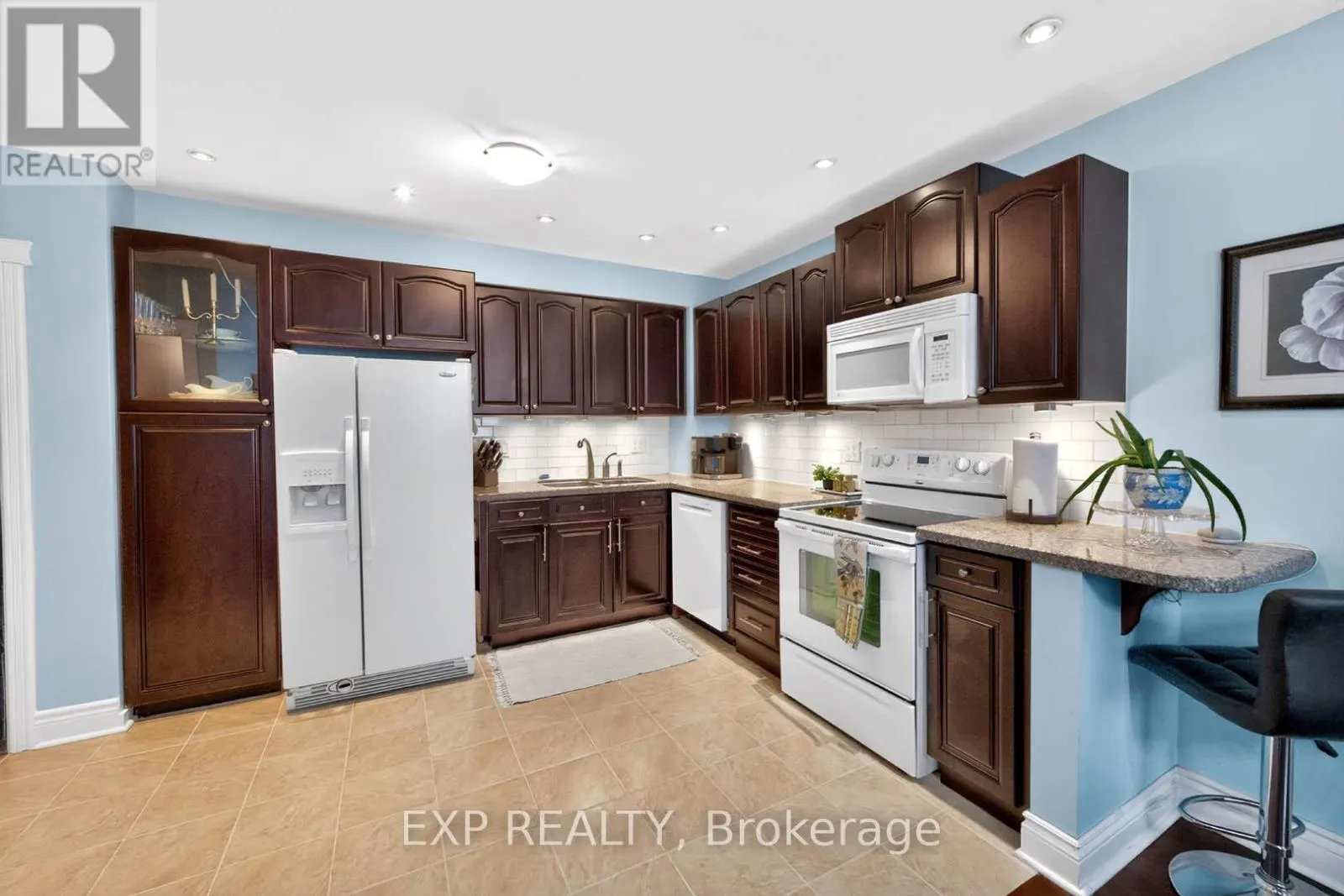 36 - 925 BAYLY STREET