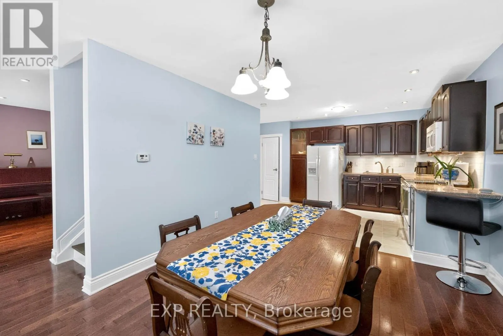 36 - 925 BAYLY STREET
