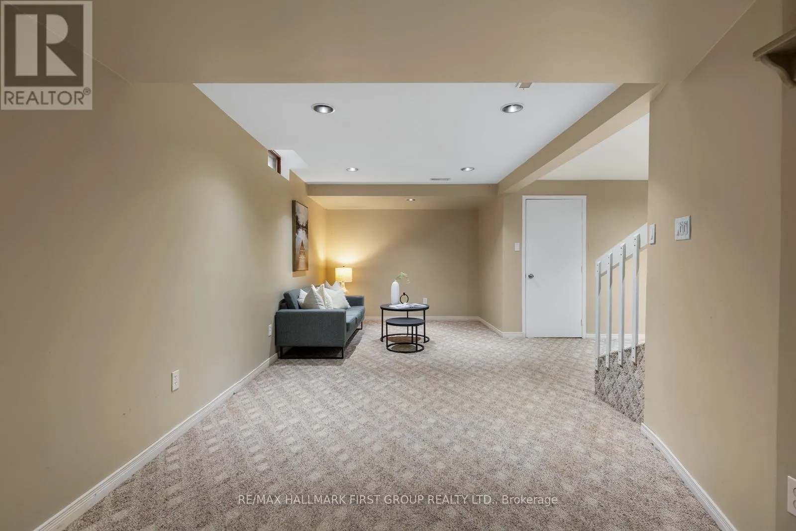 17 HAWKINS CRESCENT