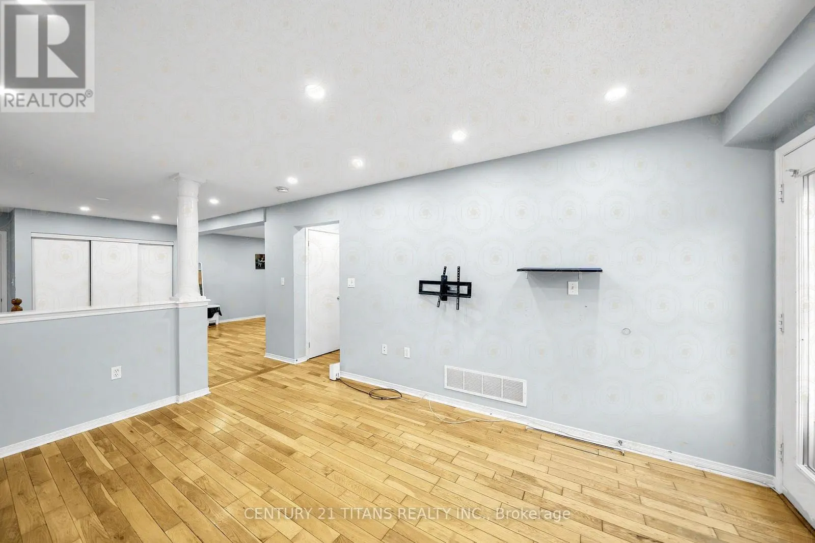 51 MARCHWOOD CRESCENT