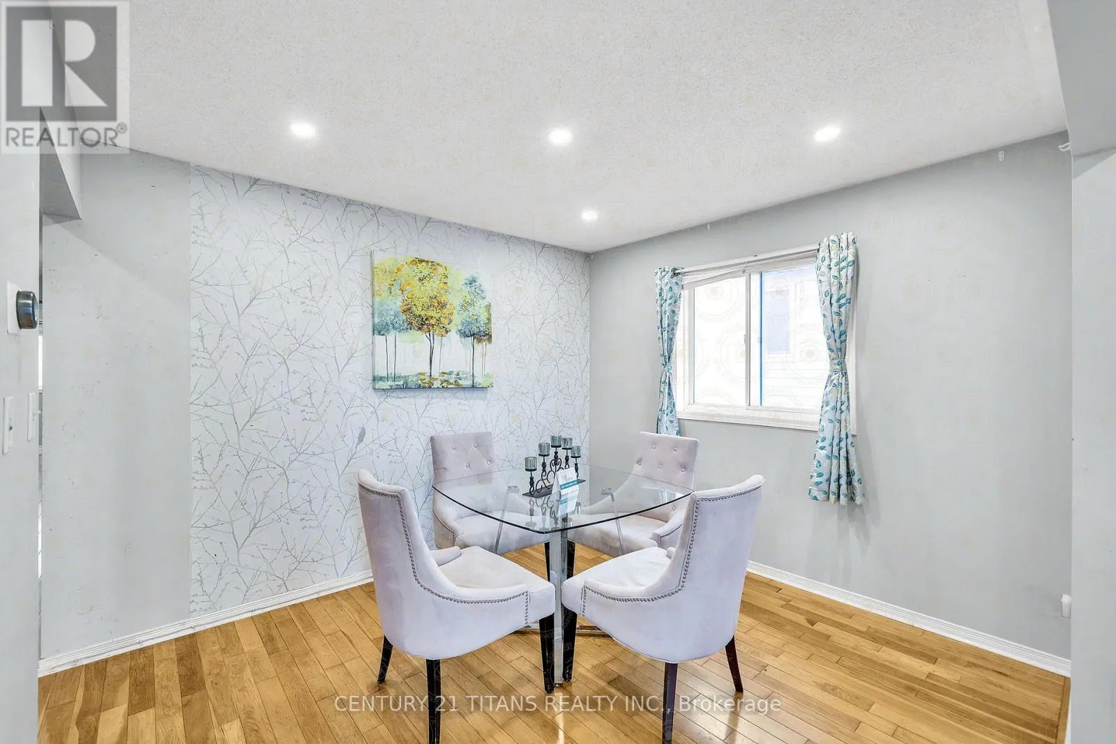 51 MARCHWOOD CRESCENT