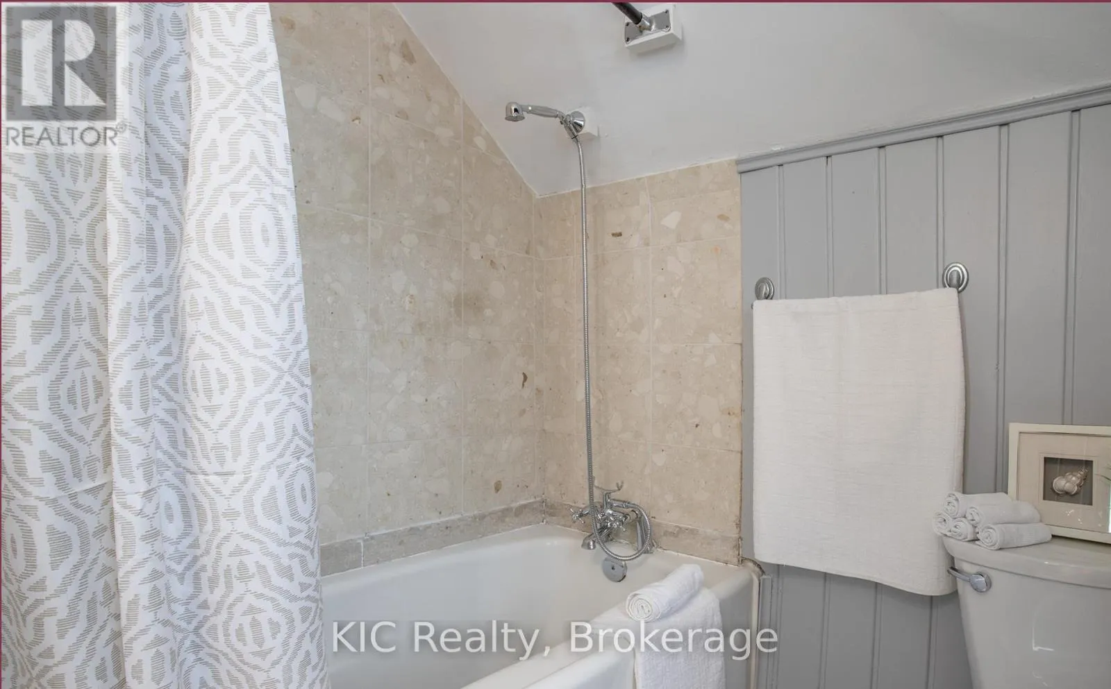 200 OSHAWA BOULEVARD N