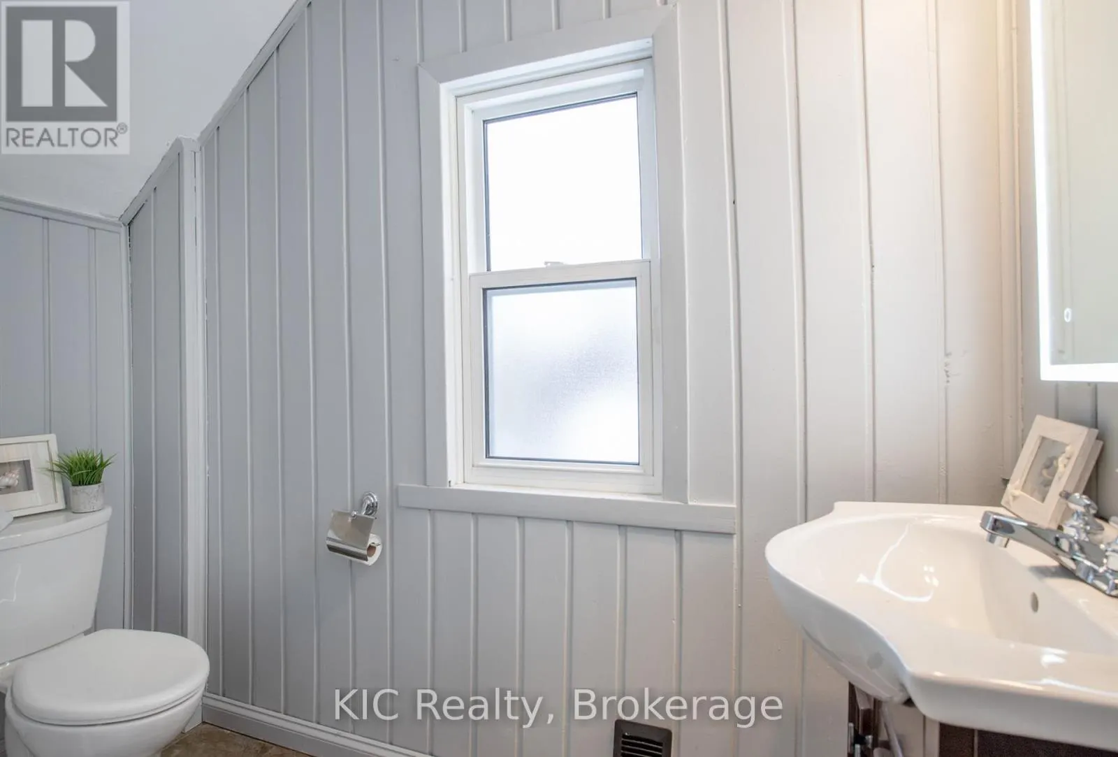 200 OSHAWA BOULEVARD N