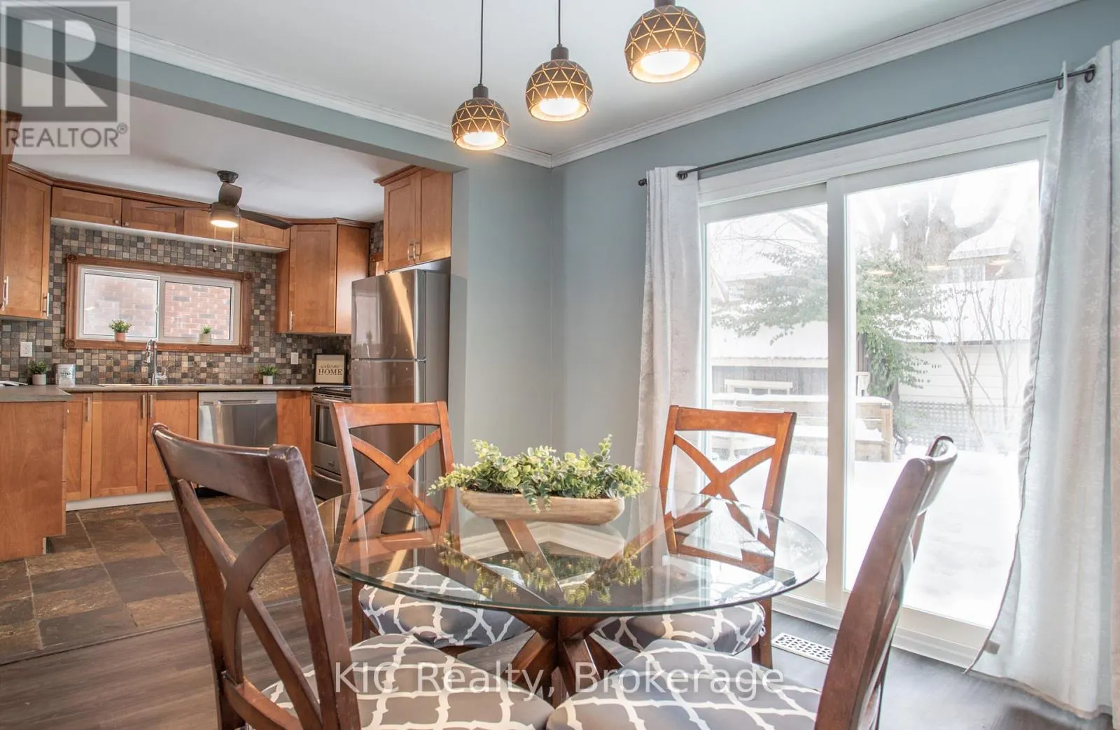 200 OSHAWA BOULEVARD N