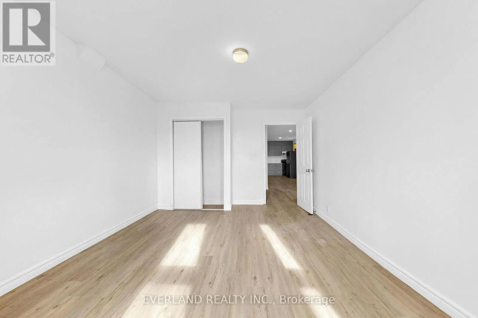 A - 20 KING STREET E