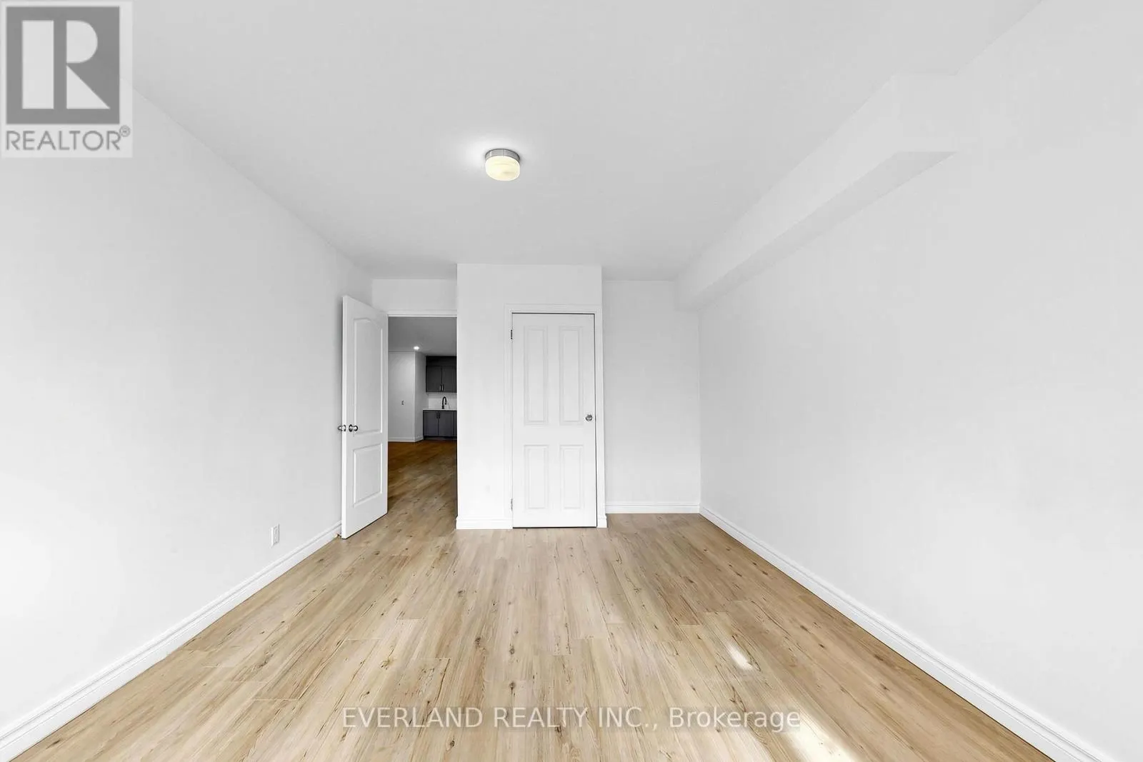 A - 20 KING STREET E