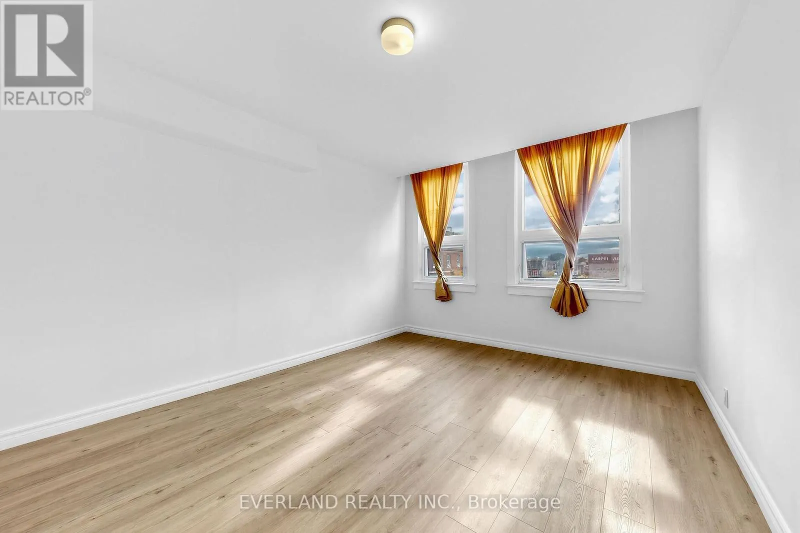 A - 20 KING STREET E