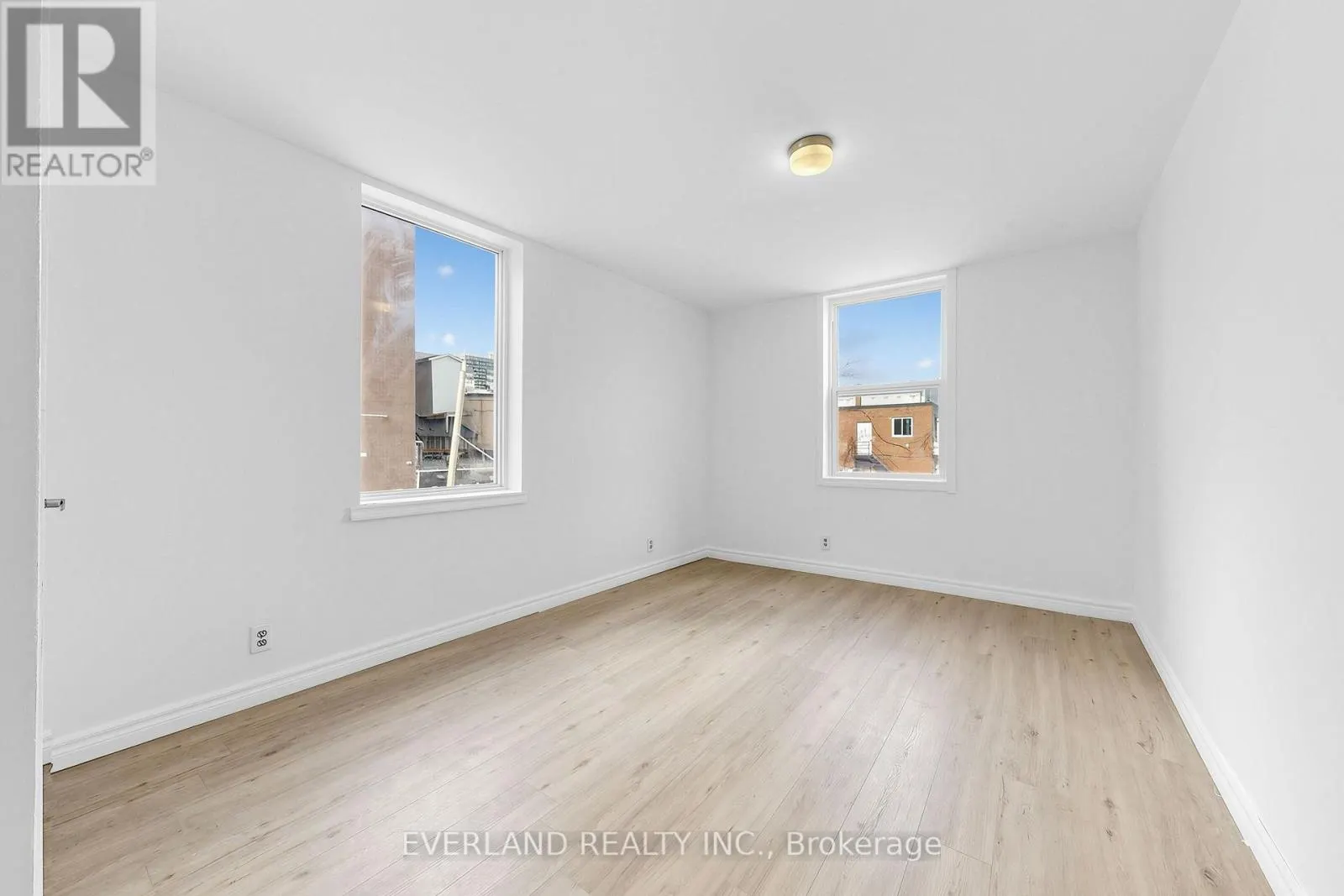 B - 20 KING STREET E