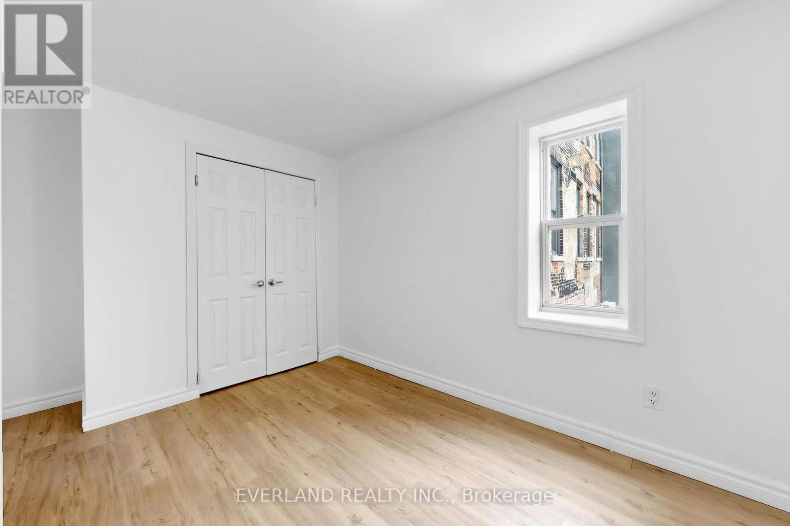 B - 20 KING STREET E