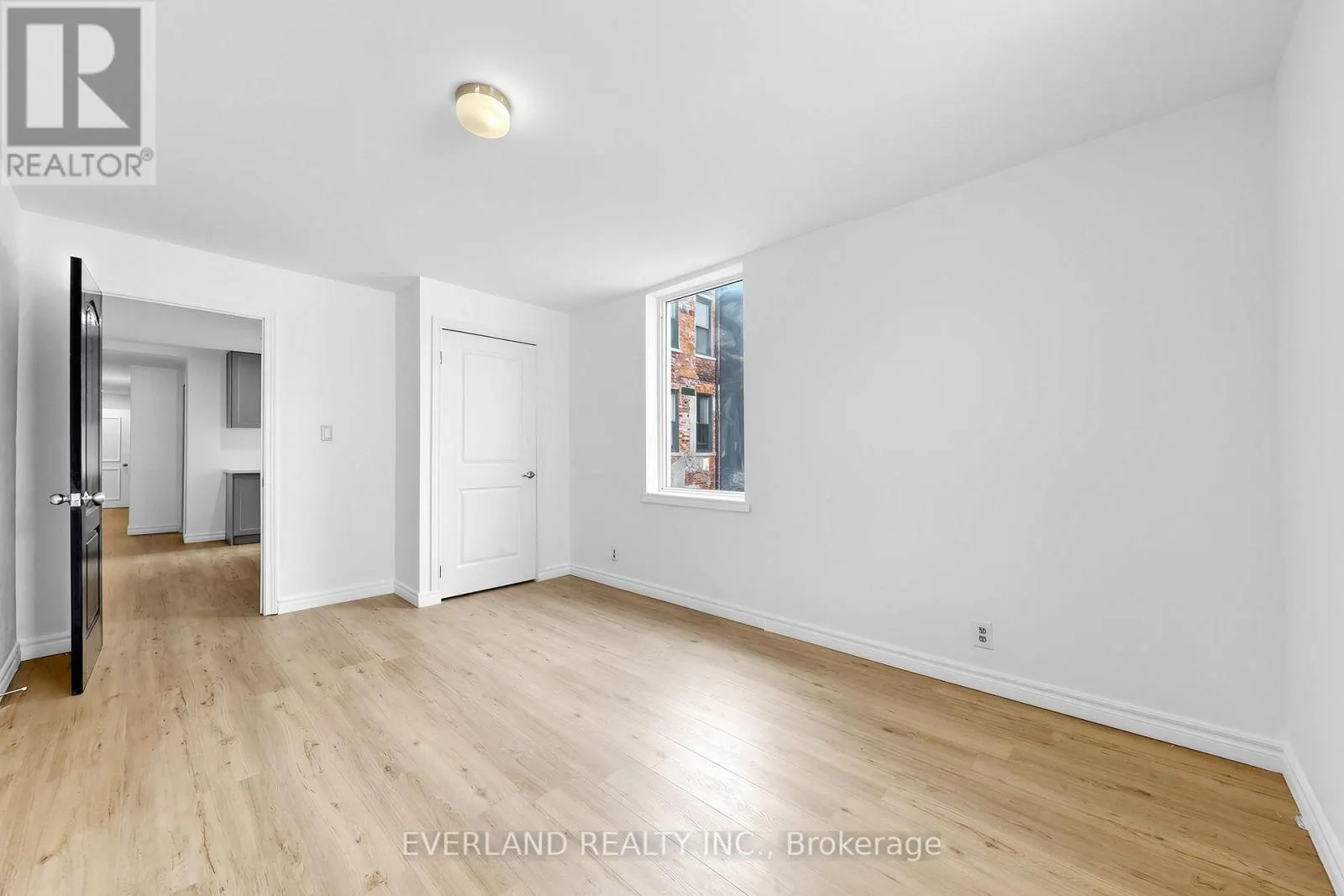 B - 20 KING STREET E