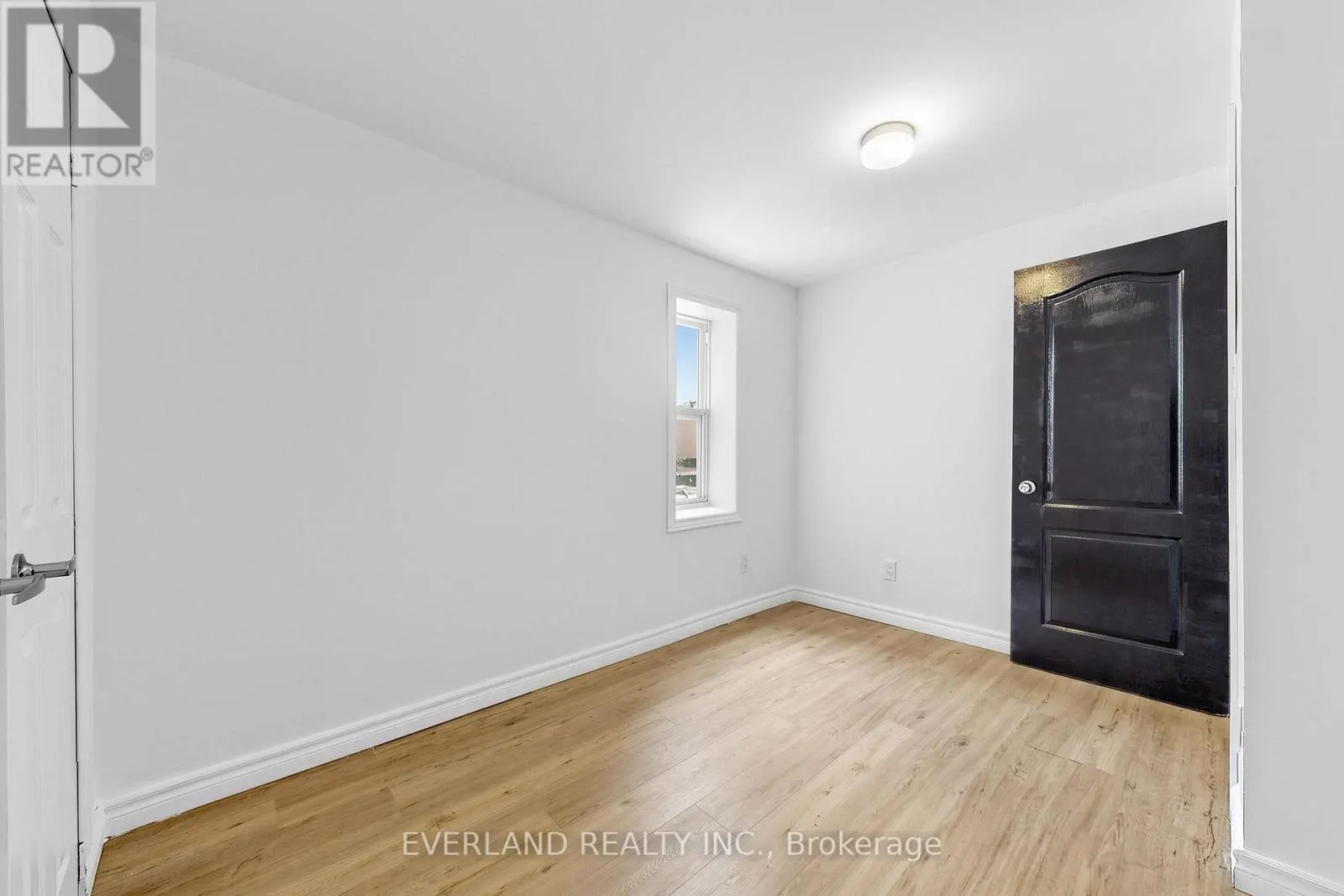 B - 20 KING STREET E