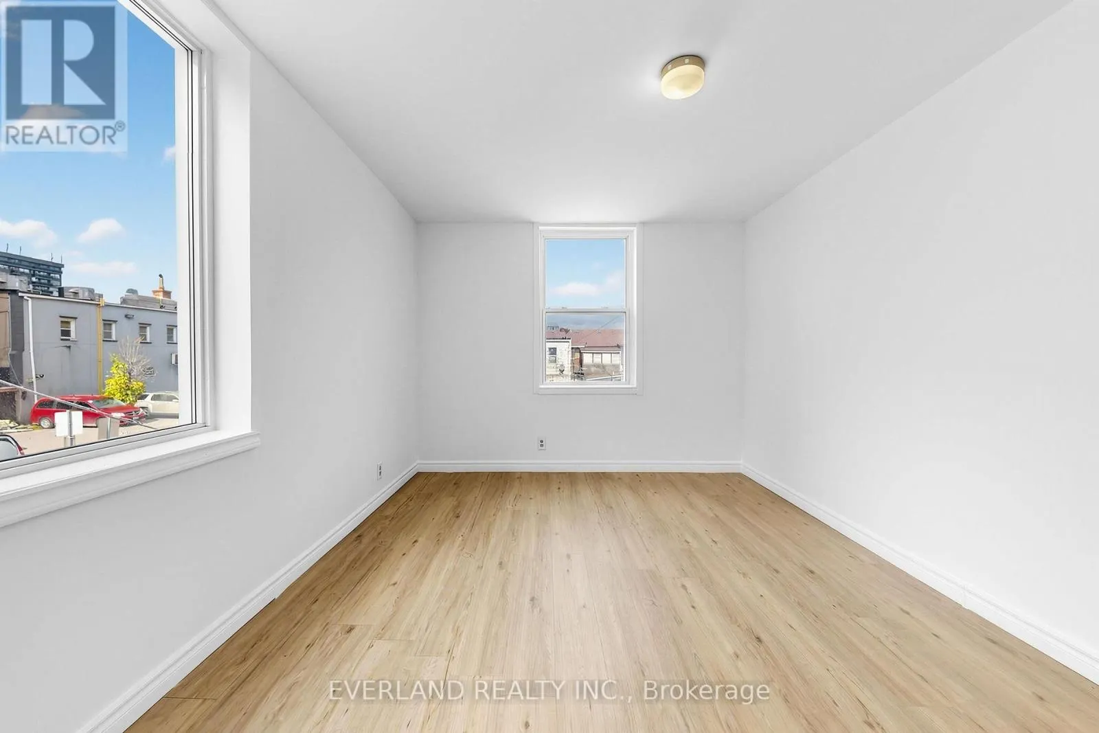 B - 20 KING STREET E