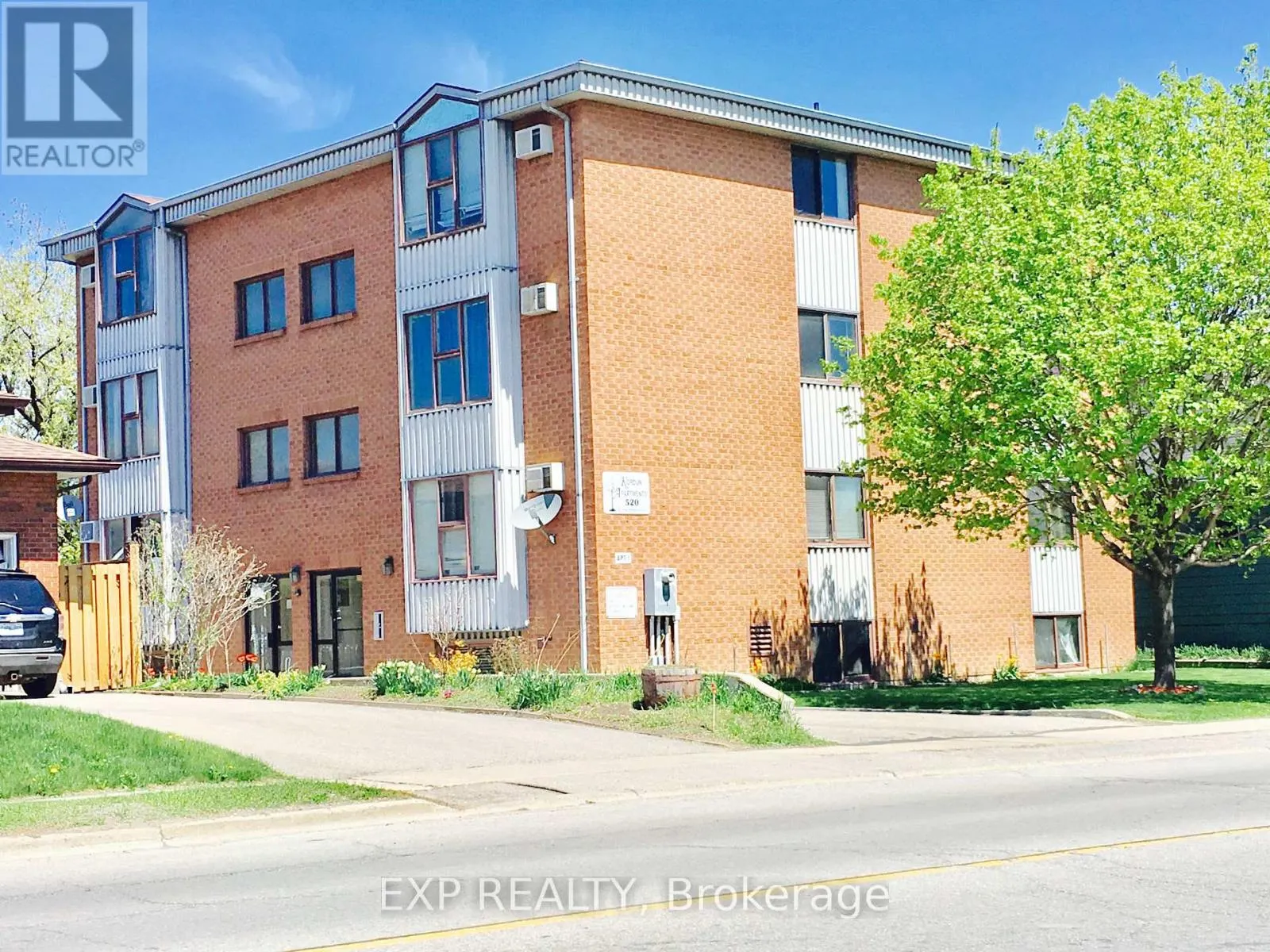 8 - 520 BLOOR STREET E #8