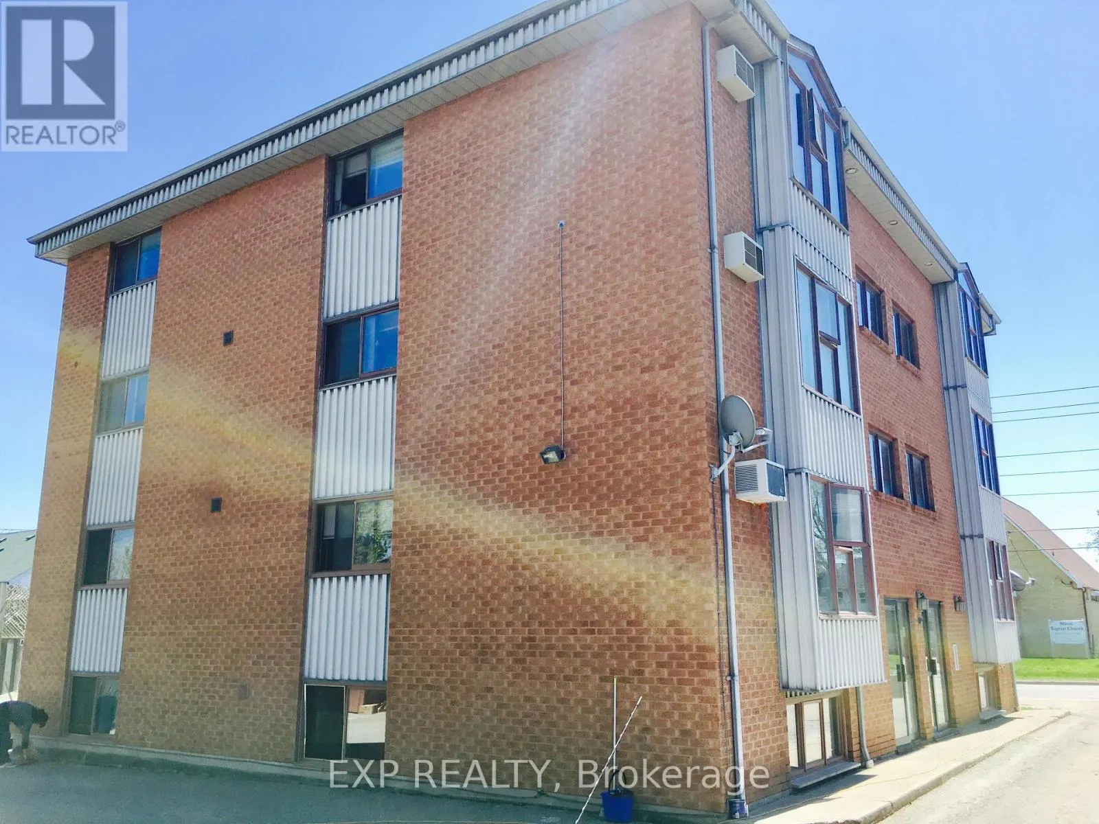 8 - 520 BLOOR STREET E #8