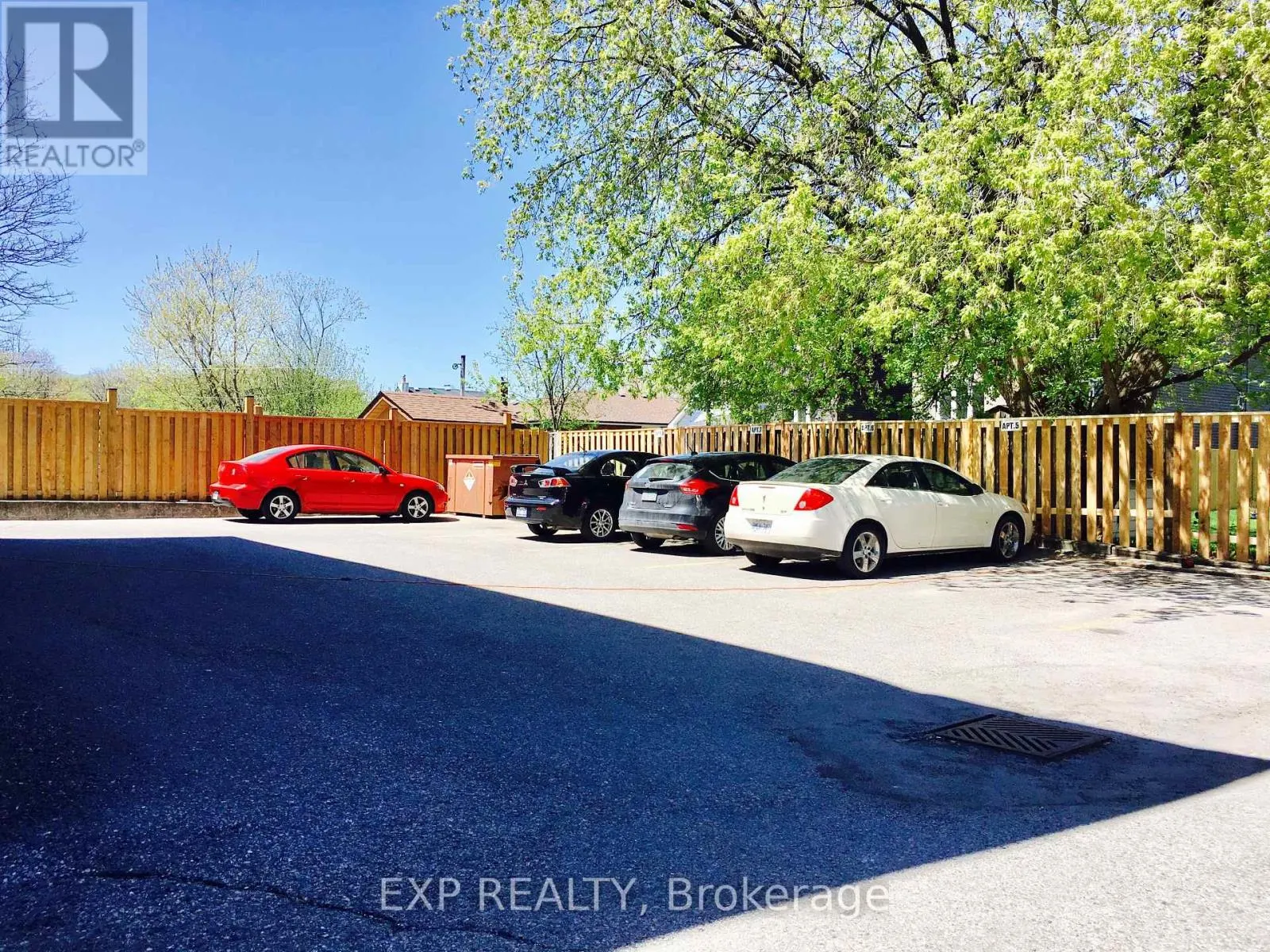 8 - 520 BLOOR STREET E #8