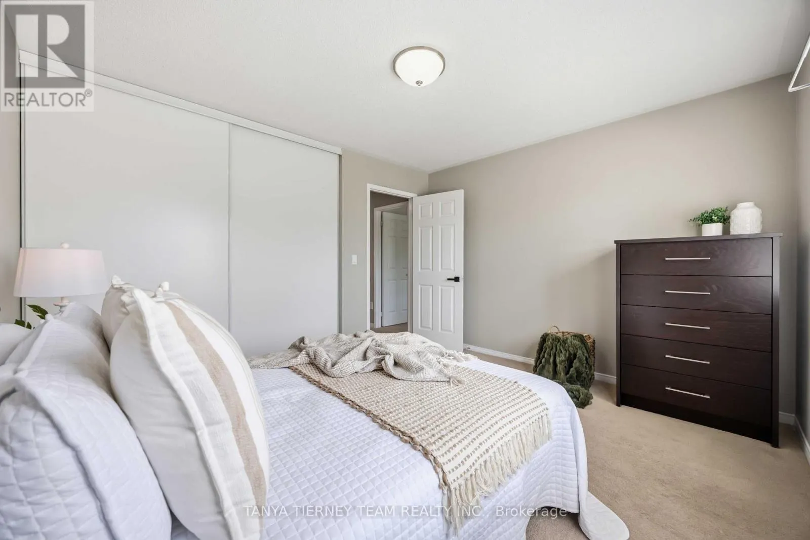 828 TAGGART CRESCENT