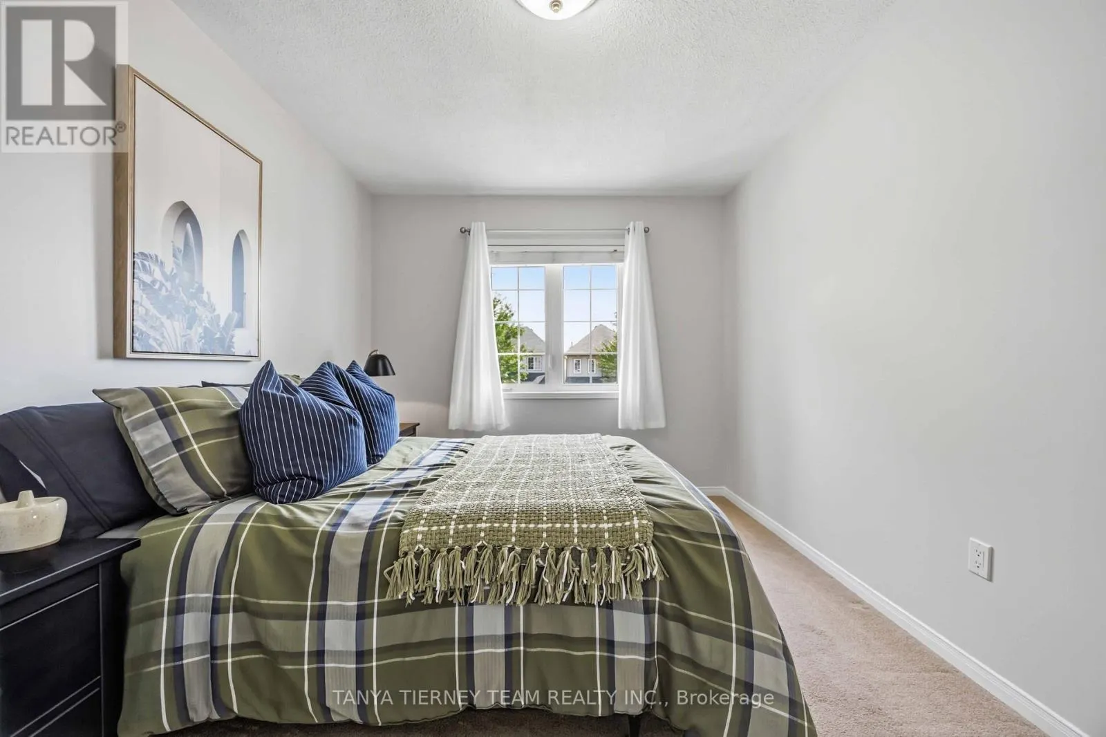 828 TAGGART CRESCENT