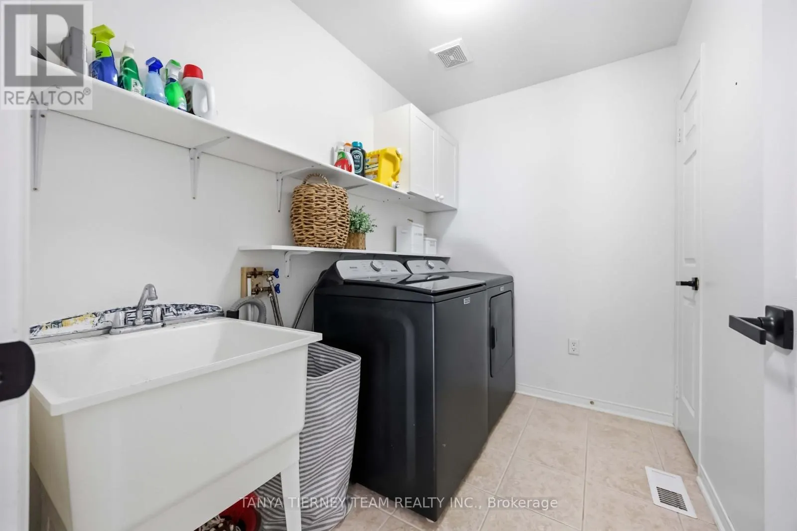 828 TAGGART CRESCENT