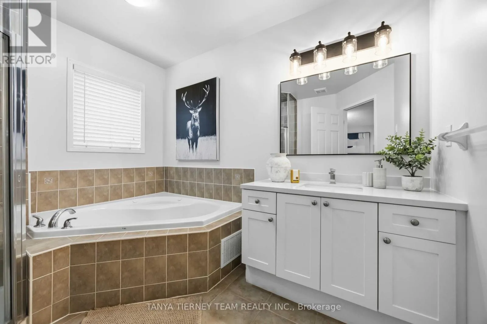 828 TAGGART CRESCENT