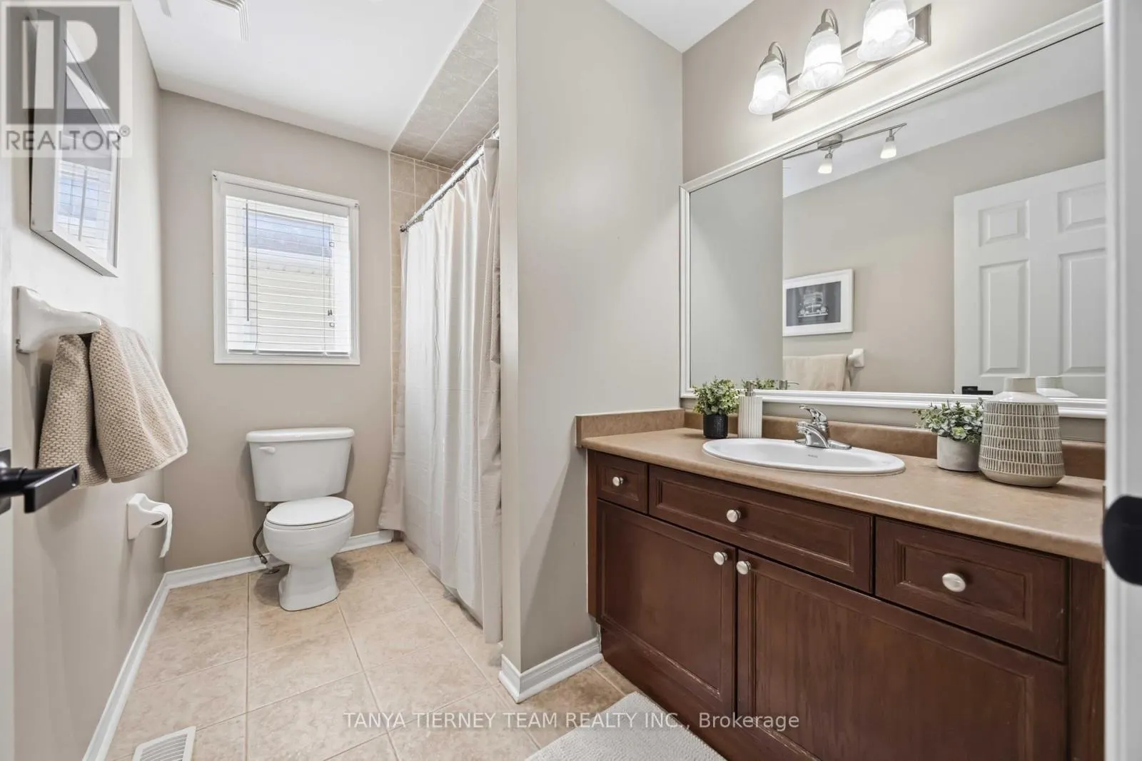 828 TAGGART CRESCENT