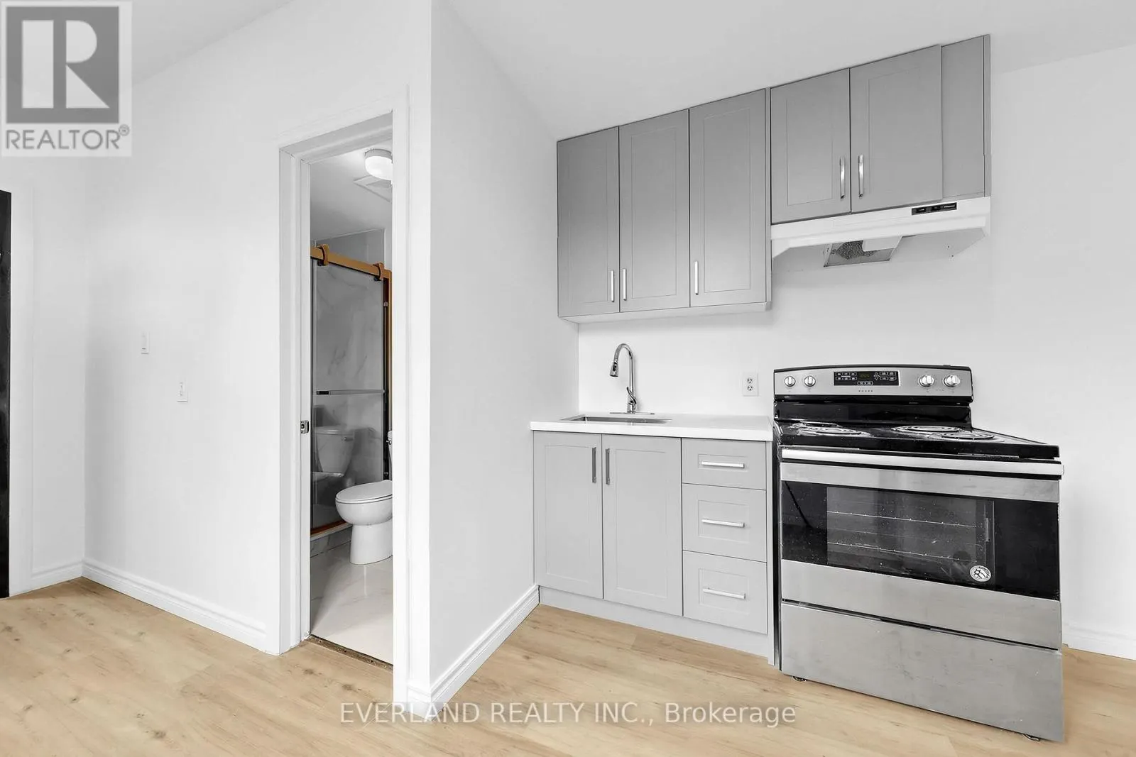 C - 20 KING STREET E