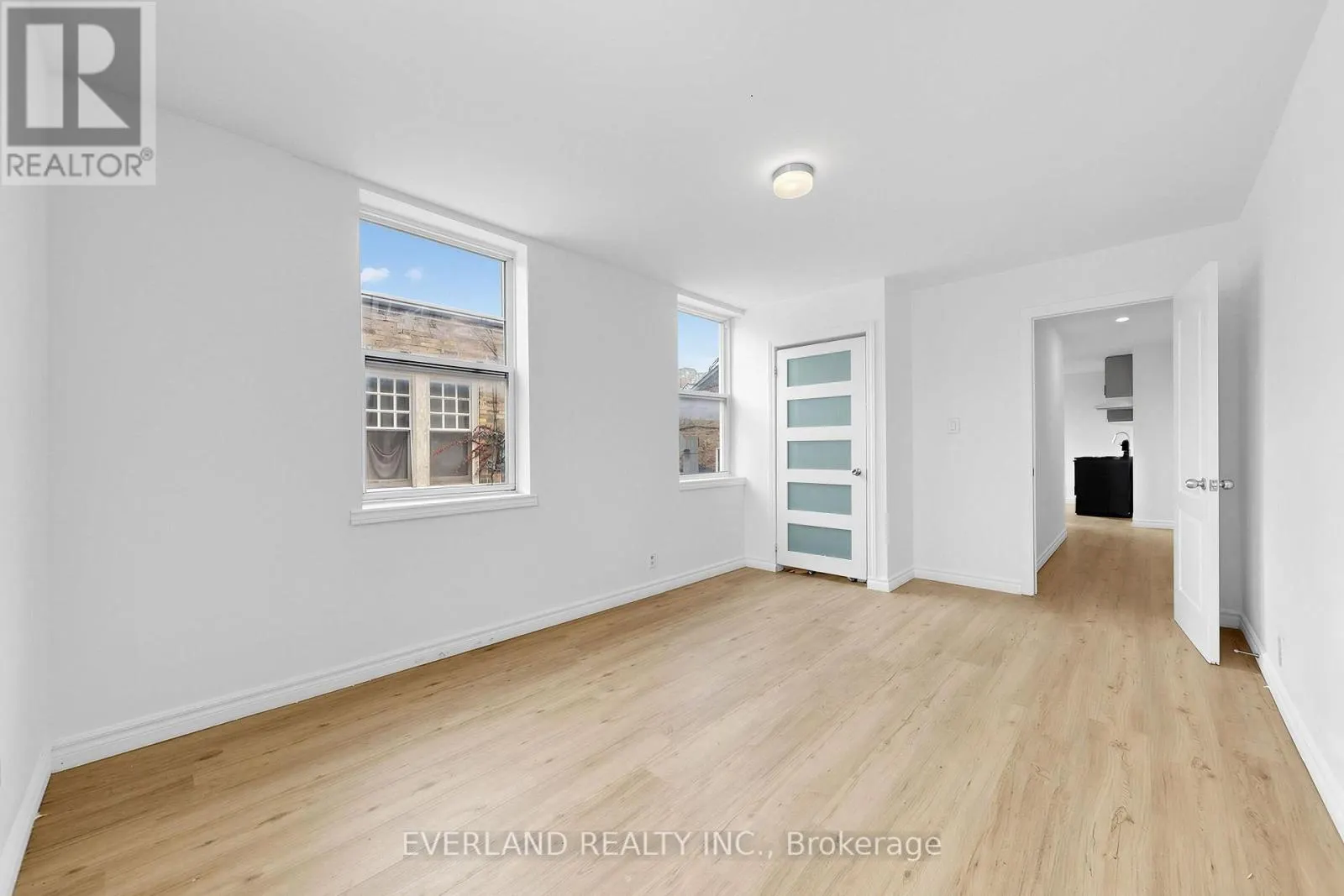 C - 20 KING STREET E