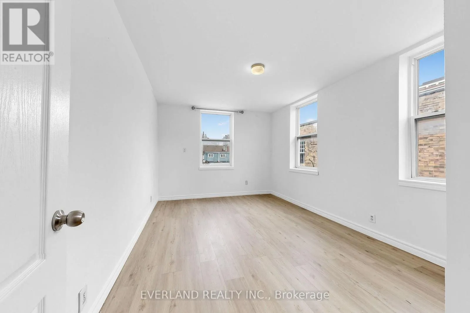 C - 20 KING STREET E