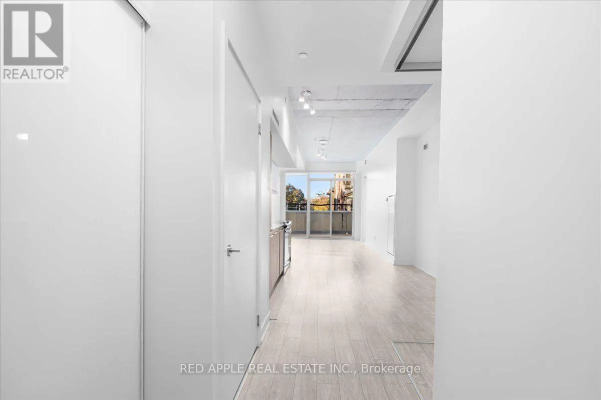 207 - 30 BASEBALL PLACE