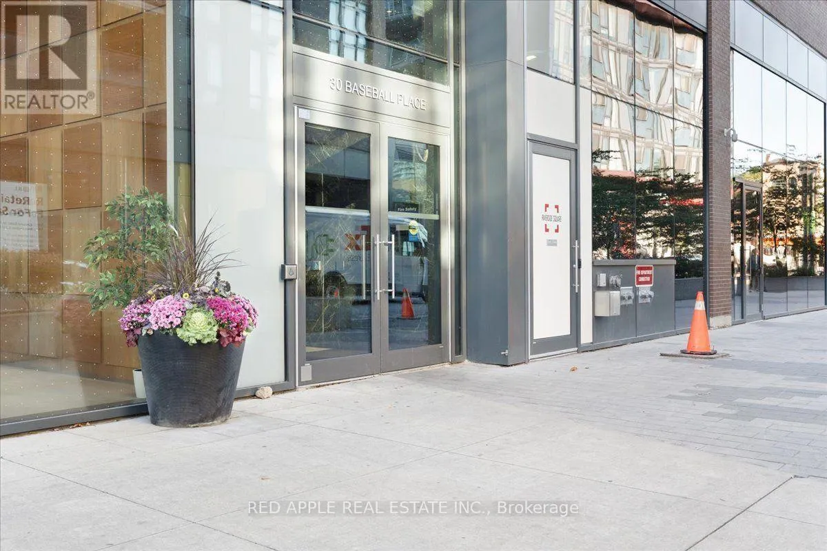 207 - 30 BASEBALL PLACE