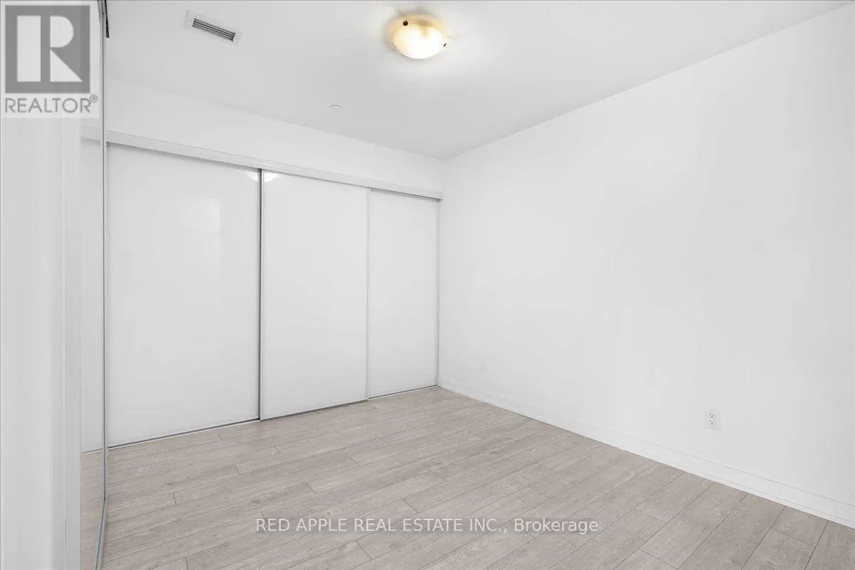 207 - 30 BASEBALL PLACE