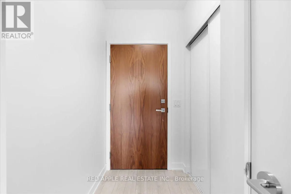 207 - 30 BASEBALL PLACE